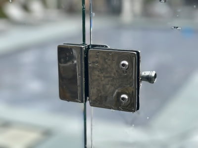 Visage Glass to Glass Latch